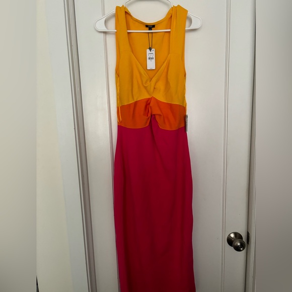 Body Contour Color Block Cutout Midi Sweater Dress - Picture 5 of 8